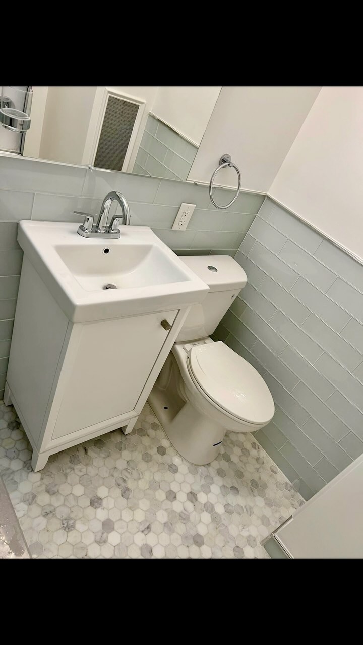 Tub to shower conversion complete!
East 77th Street, this was such a beautiful transformation.
#nycapartments #tubtoshowerconversion #tubtoshower #nycgeneralcontractor #bathroomremodeling #bathroomremodelingideas #apartmentliving